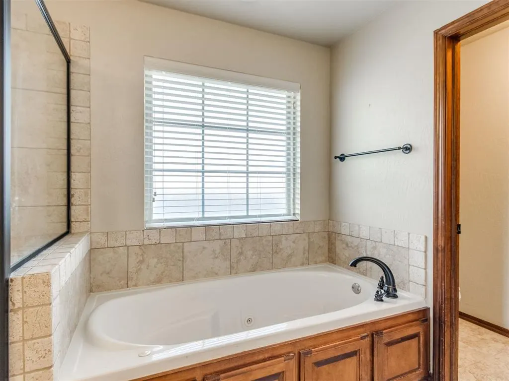 Photo 11 — 313 SW 171st Street, Oklahoma City, OK 73170
