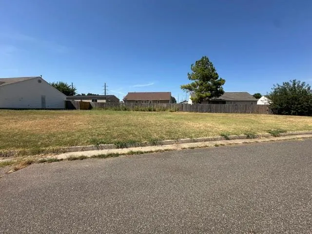 Front exterior — SE 87th Street common area A, Oklahoma City, OK 73135