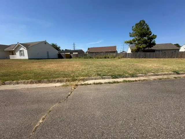 Photo 2 — SE 87th Street common area A, Oklahoma City, OK 73135