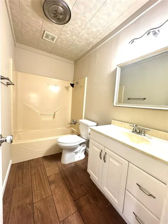 Photo 9 — 504 S Morrison Avenue, El Reno, OK 73036