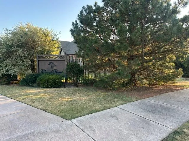 Front exterior — Cheval Pointe Drive A, B & C, Edmond, OK 73034