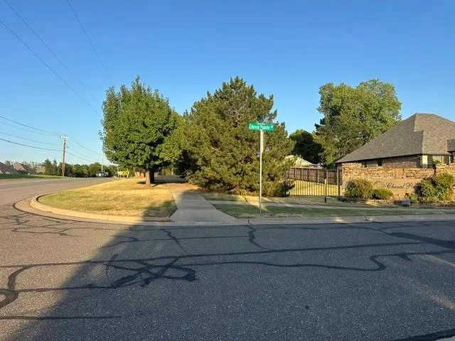 Photo 3 — Cheval Pointe Drive A, B & C, Edmond, OK 73034