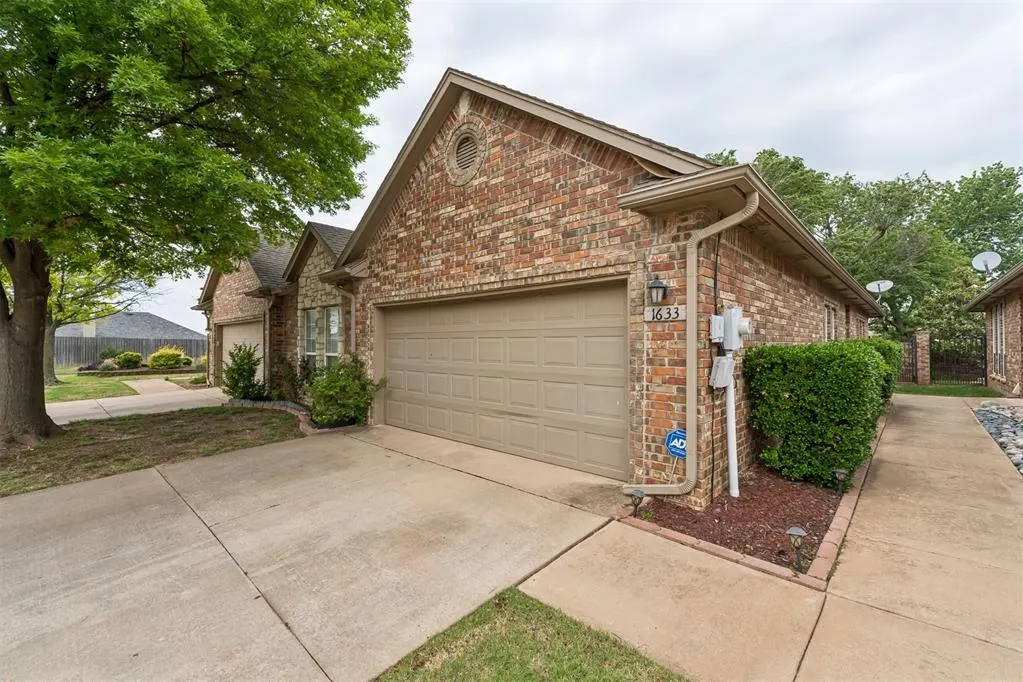 Photo 3 — 1633 Laurel Place, Edmond, OK 73003
