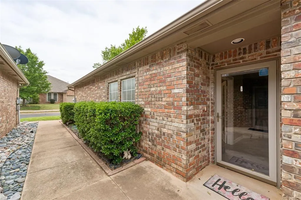 Photo 4 — 1633 Laurel Place, Edmond, OK 73003