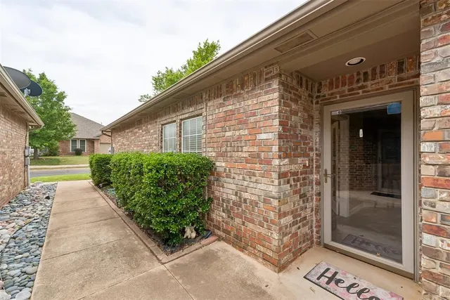 Photo 4 — 1633 Laurel Place, Edmond, OK 73003