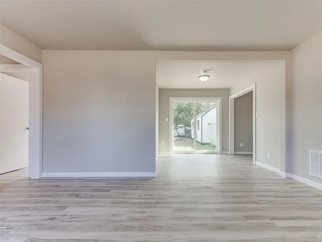 Photo 4 — 1116 Hickory Lane, Oklahoma City, OK 73110
