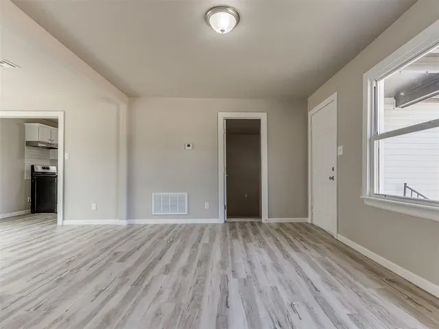 Photo 6 — 1116 Hickory Lane, Oklahoma City, OK 73110