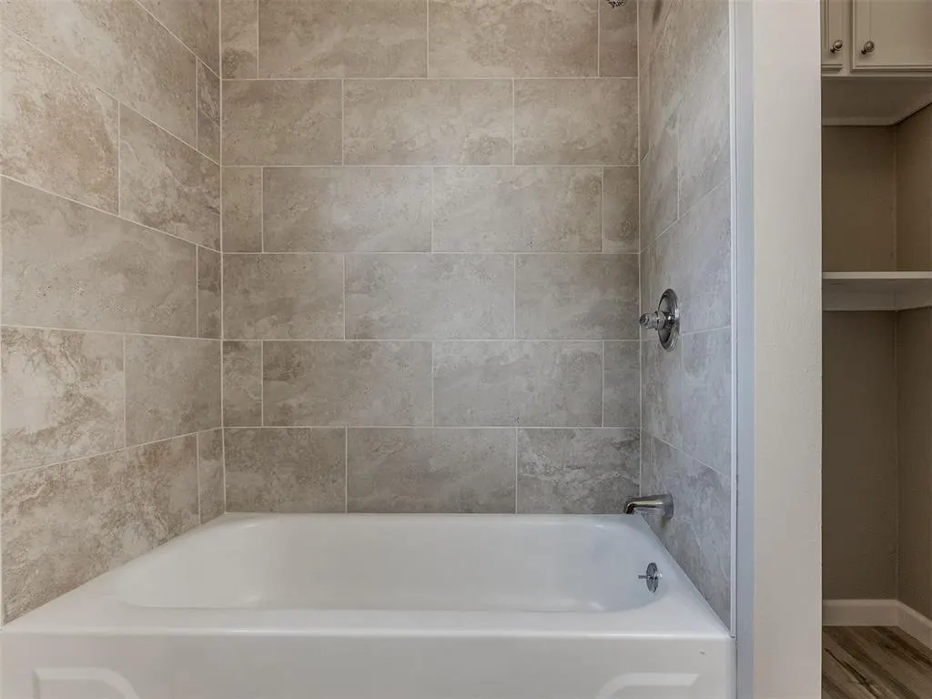 Photo 14 — 1116 Hickory Lane, Oklahoma City, OK 73110
