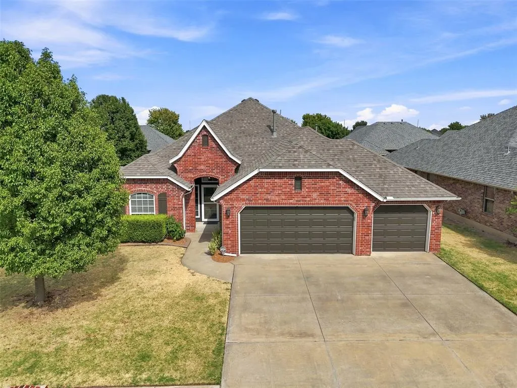 Photo 2 — 17308 Serrano Drive, Oklahoma City, OK 73170