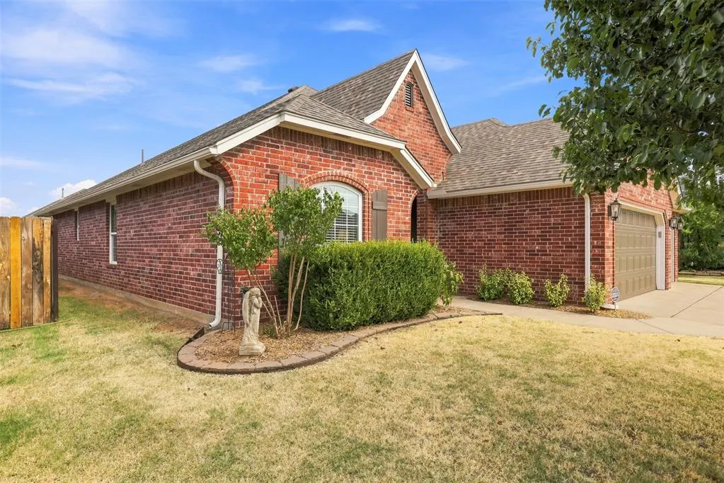 Photo 4 — 17308 Serrano Drive, Oklahoma City, OK 73170