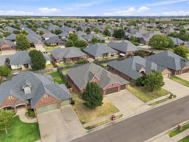 Photo 5 — 17308 Serrano Drive, Oklahoma City, OK 73170