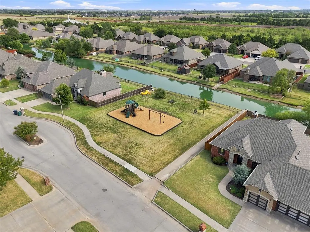 Photo 6 — 17308 Serrano Drive, Oklahoma City, OK 73170