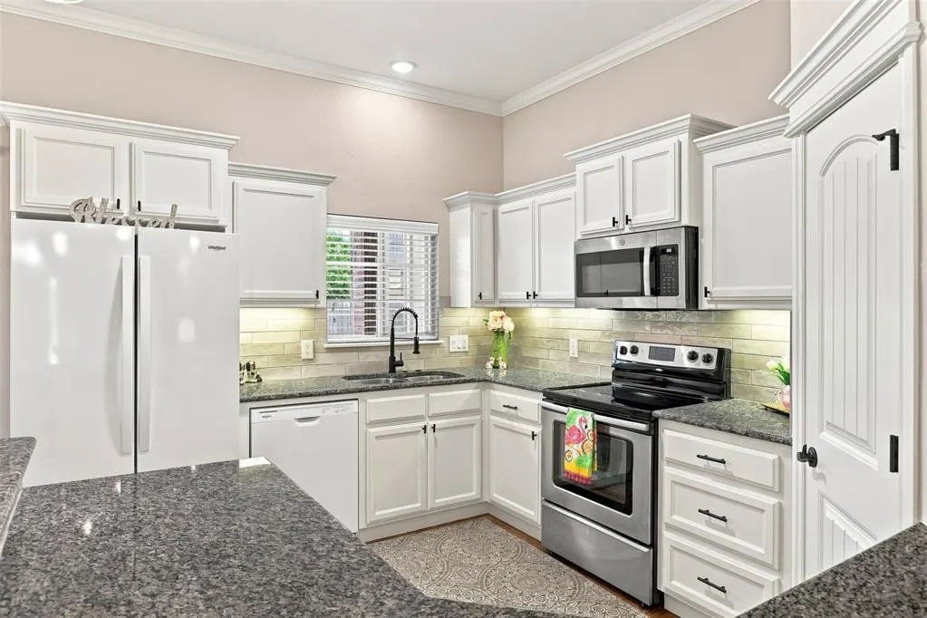 Photo 15 — 17308 Serrano Drive, Oklahoma City, OK 73170