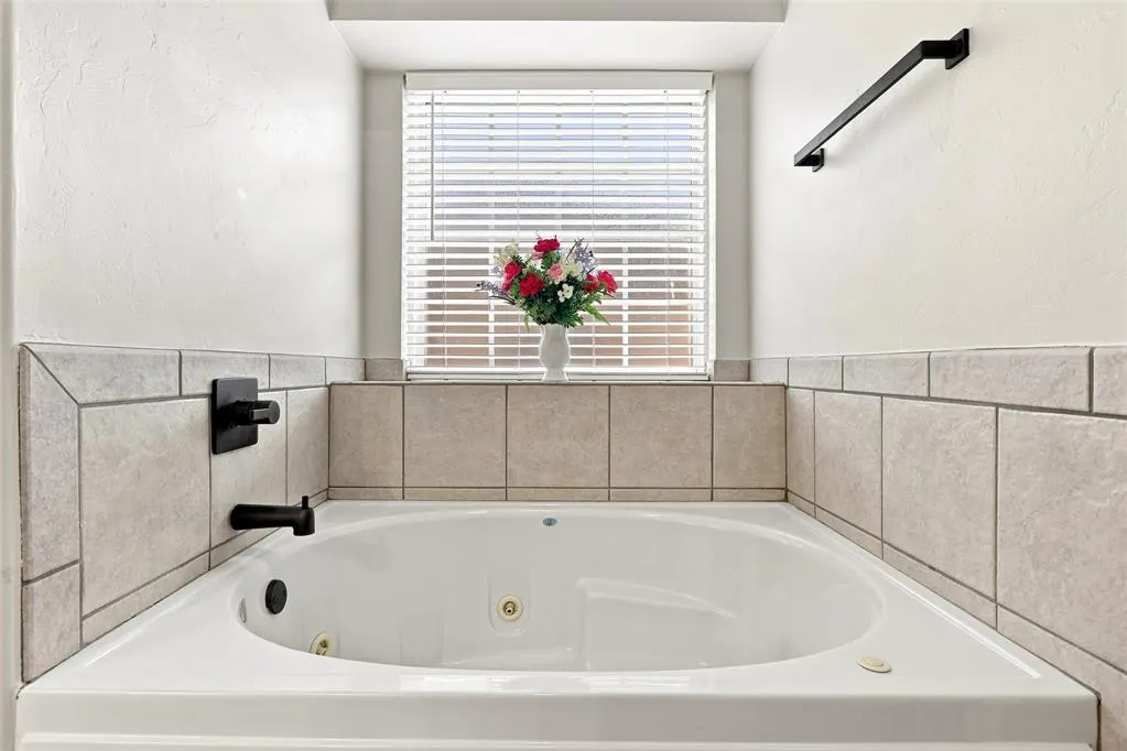Photo 25 — 17308 Serrano Drive, Oklahoma City, OK 73170