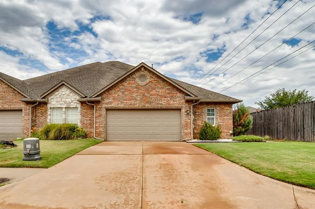 Front exterior — 1601 Laurel Place, Edmond, OK 73003