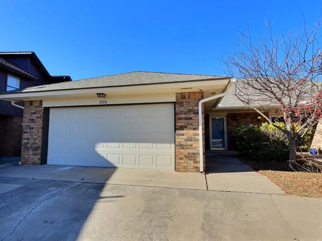 Front exterior — 316 Town Park Road, Norman, OK 73072