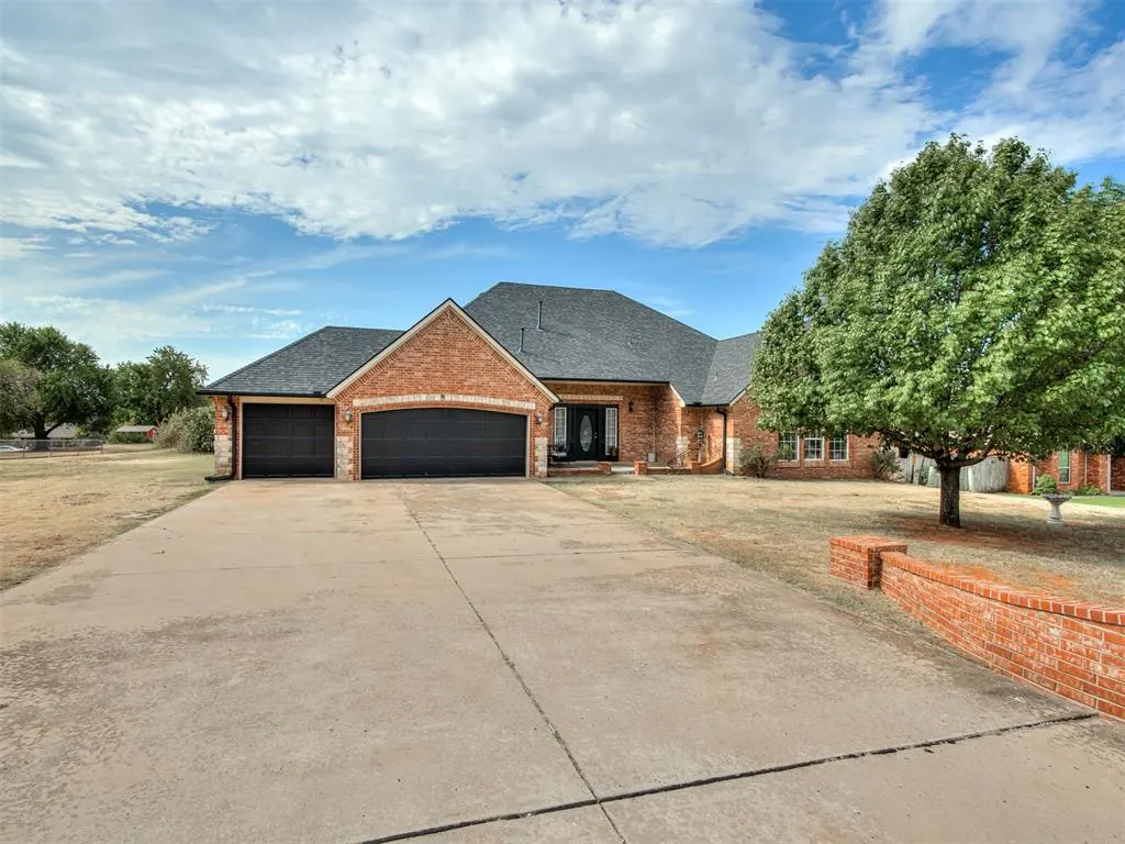Photo 2 — 2365 Elm Tree Lane, Blanchard, OK 73010