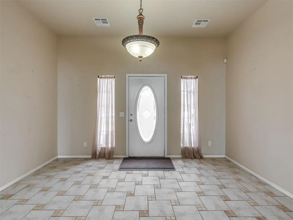 Photo 4 — 2365 Elm Tree Lane, Blanchard, OK 73010