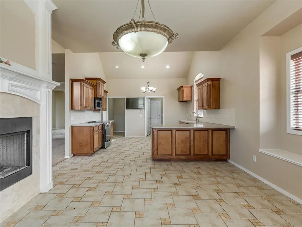 Photo 9 — 2365 Elm Tree Lane, Blanchard, OK 73010