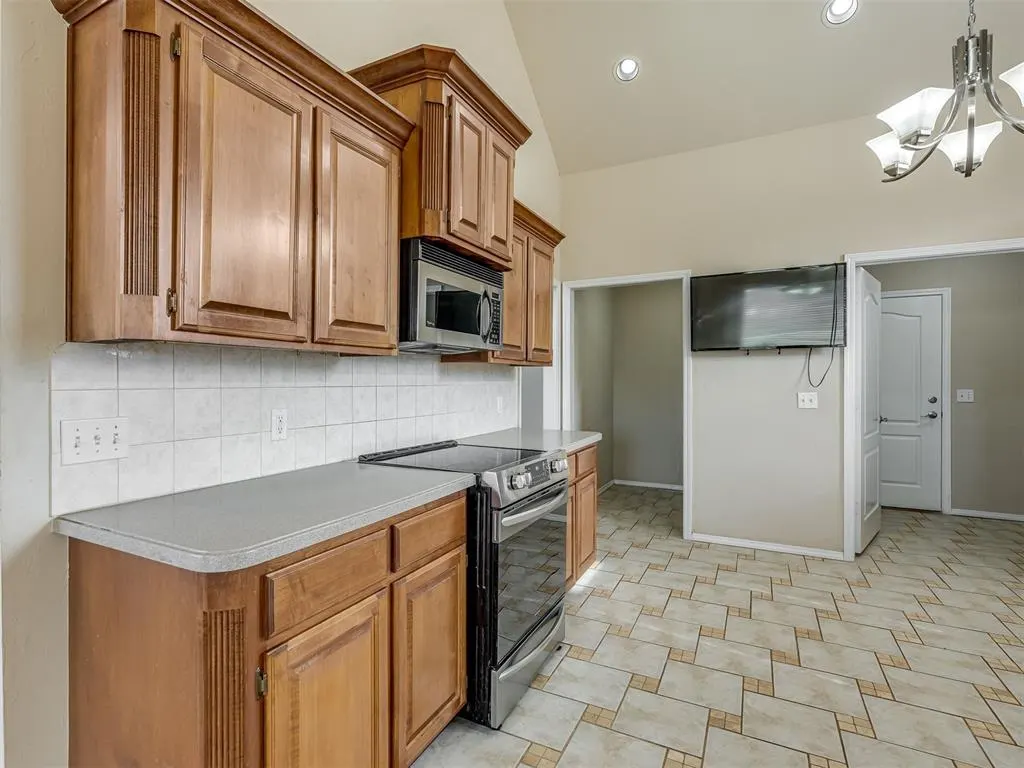 Photo 10 — 2365 Elm Tree Lane, Blanchard, OK 73010