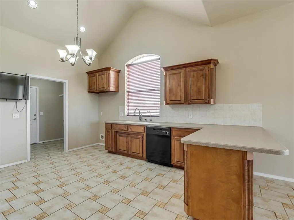 Photo 11 — 2365 Elm Tree Lane, Blanchard, OK 73010