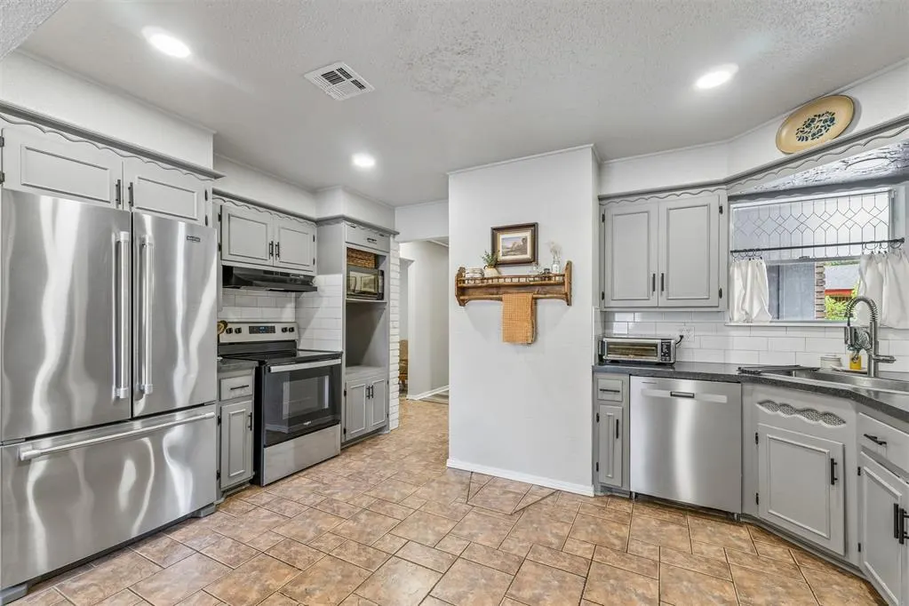 Photo 6 — 3604 N Ann Arbor Place, Oklahoma City, OK 73122