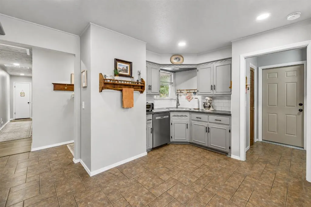 Photo 9 — 3604 N Ann Arbor Place, Oklahoma City, OK 73122
