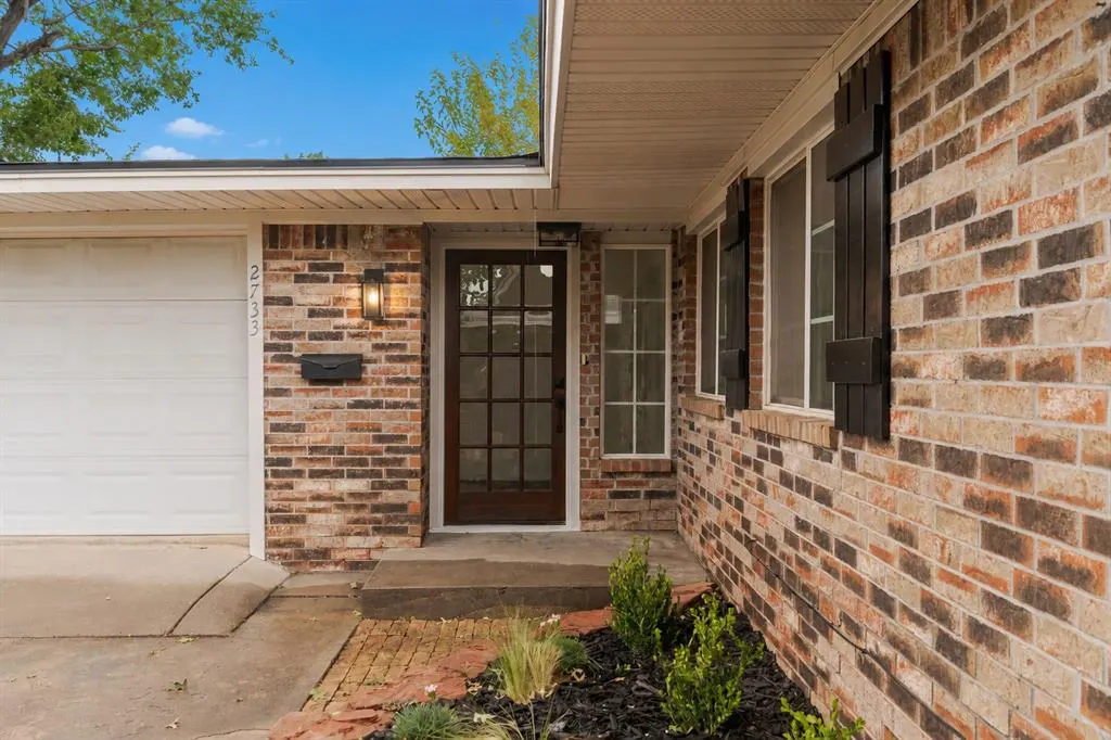 Front exterior — 2733 Manchester Drive, The Village, OK 73120