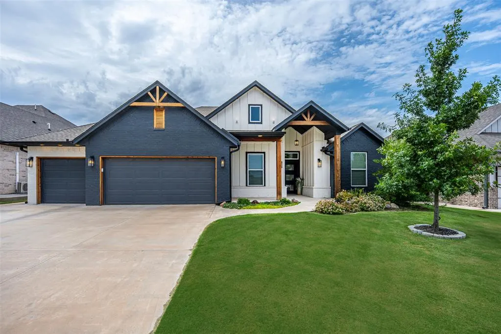 Front exterior — 1322 Presidio Drive, Norman, OK 73072
