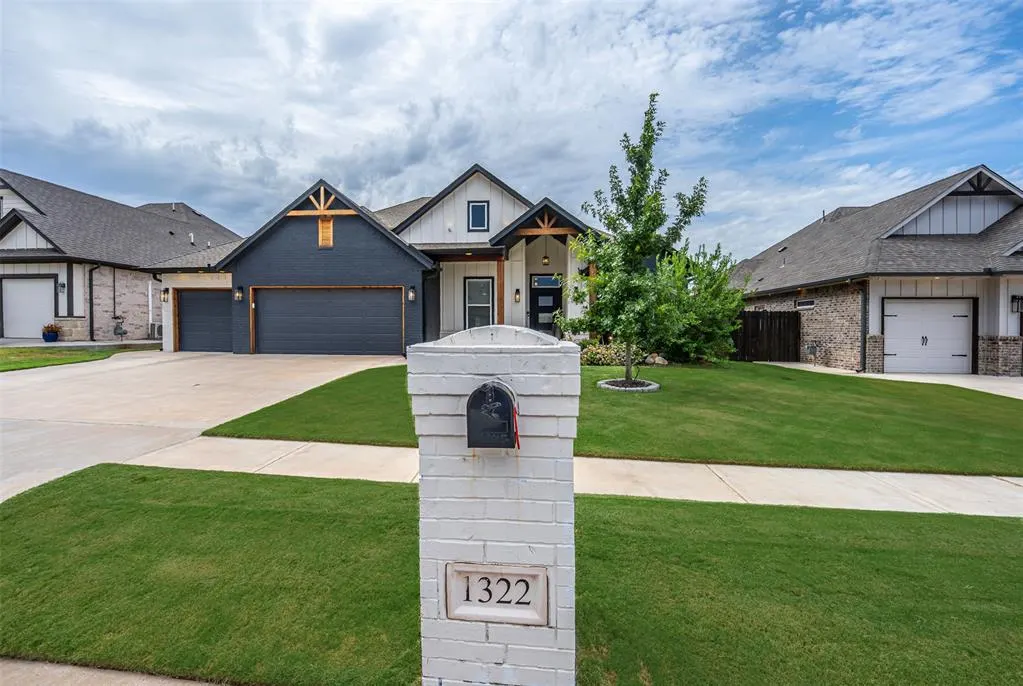 Photo 3 — 1322 Presidio Drive, Norman, OK 73072