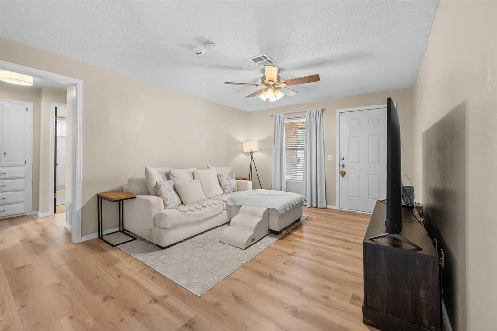 Photo 3 — 625 SW 9th Street, Moore, OK 73160