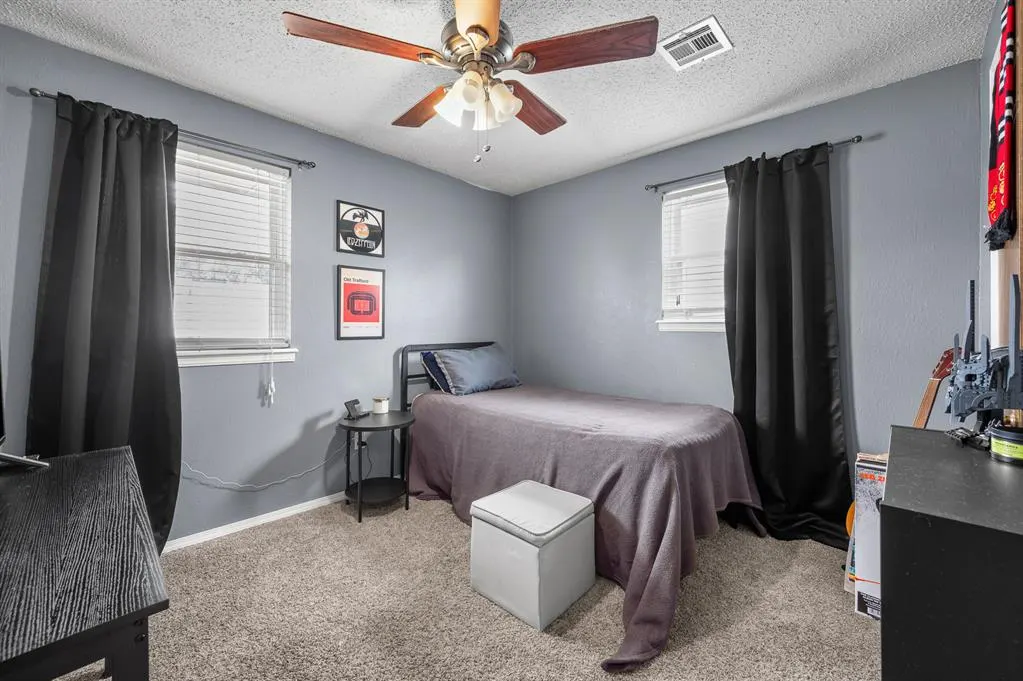 Photo 9 — 625 SW 9th Street, Moore, OK 73160