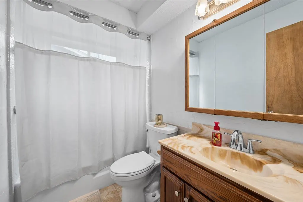Photo 11 — 625 SW 9th Street, Moore, OK 73160