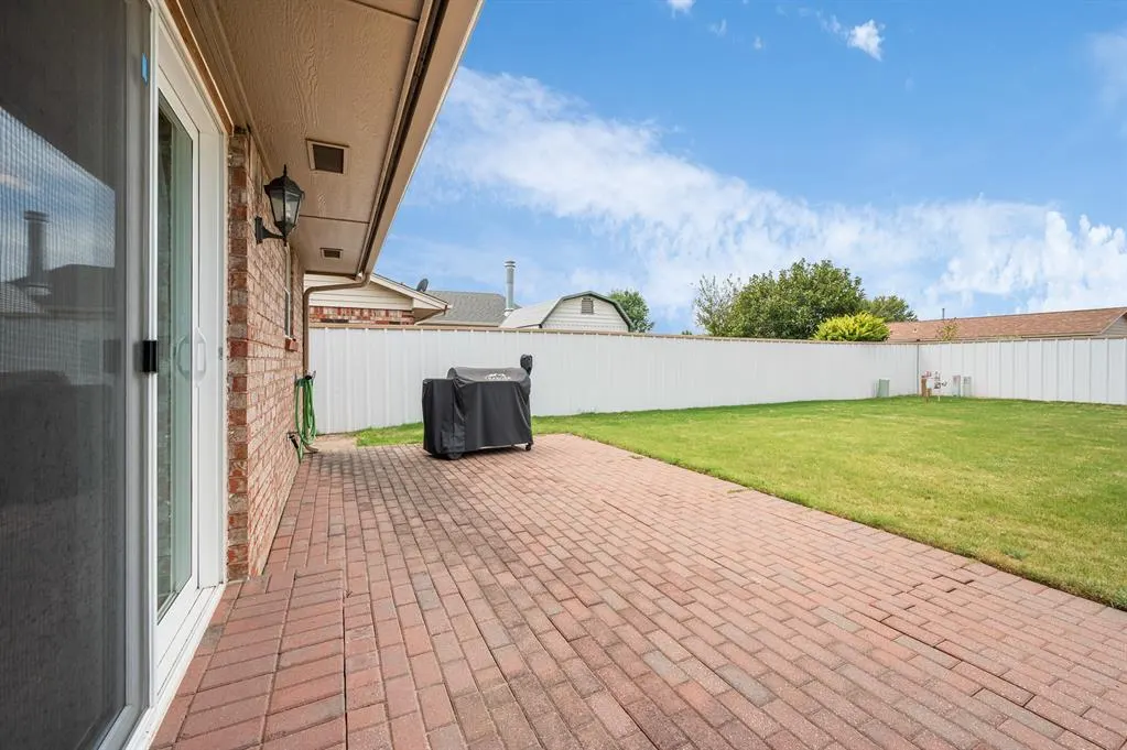 Photo 15 — 625 SW 9th Street, Moore, OK 73160