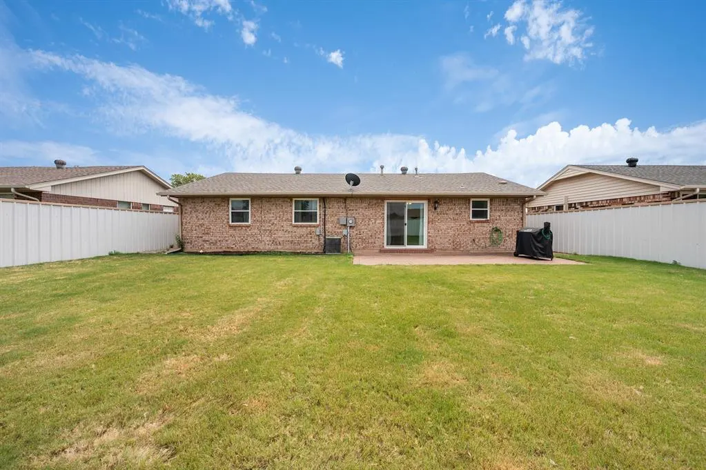 Photo 17 — 625 SW 9th Street, Moore, OK 73160