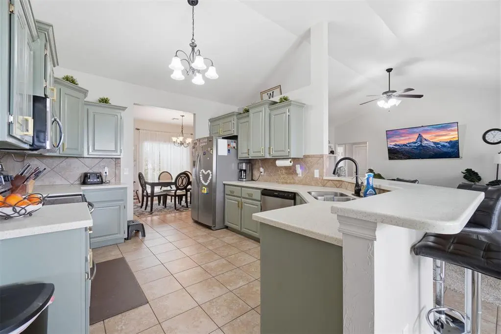 Photo 8 — 1804 Cougar Circle, Altus, OK 73521