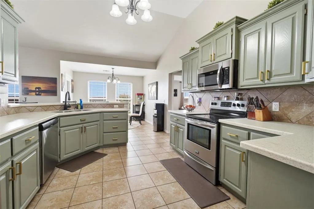 Photo 10 — 1804 Cougar Circle, Altus, OK 73521