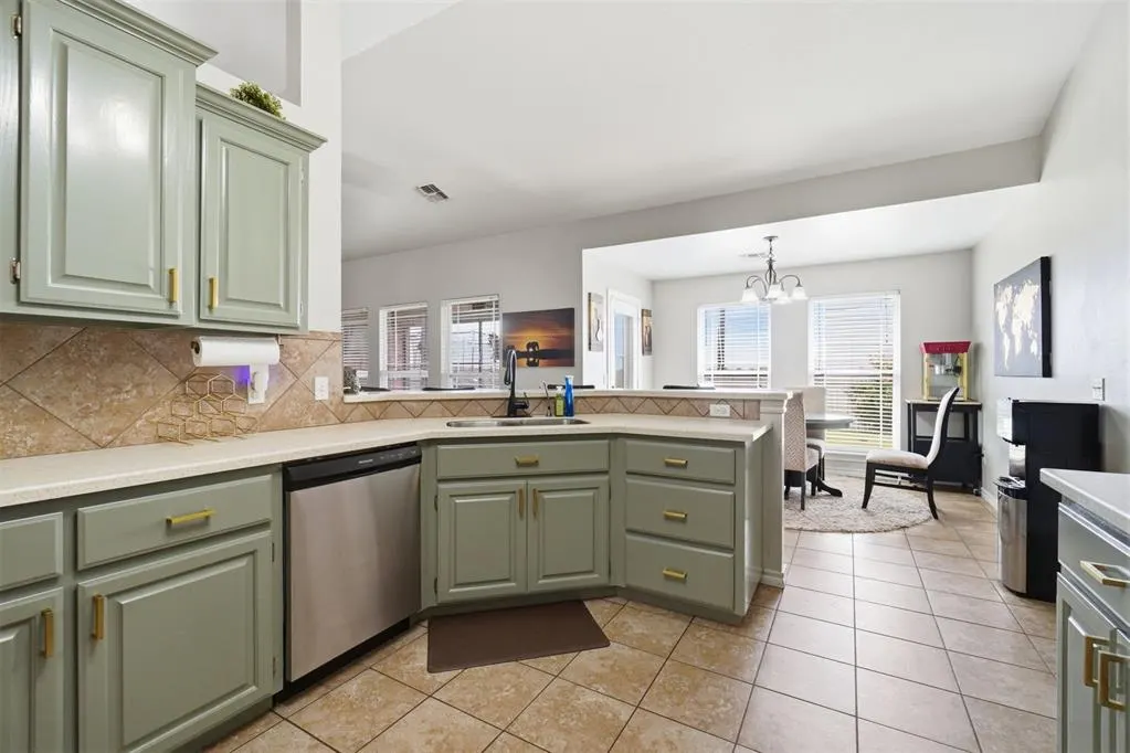 Photo 11 — 1804 Cougar Circle, Altus, OK 73521