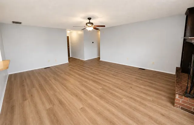 Photo 3 — 10444 Fairfax Lane, Yukon, OK 73099