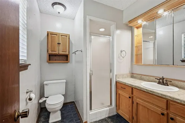 Photo 8 — 10444 Fairfax Lane, Yukon, OK 73099