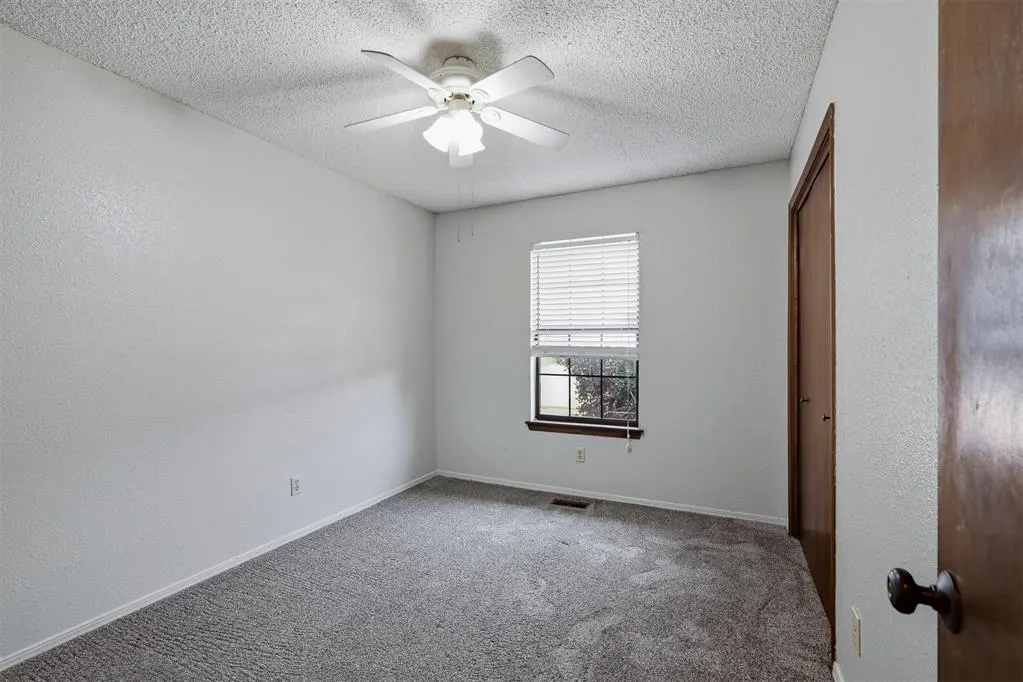 Photo 9 — 10444 Fairfax Lane, Yukon, OK 73099