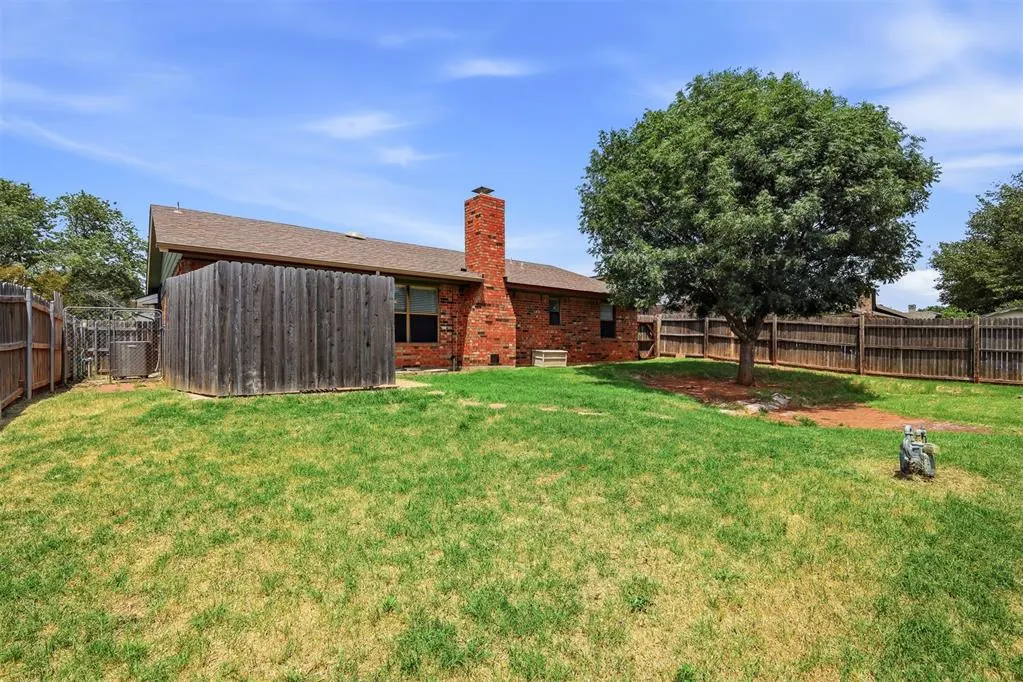 Photo 12 — 10444 Fairfax Lane, Yukon, OK 73099