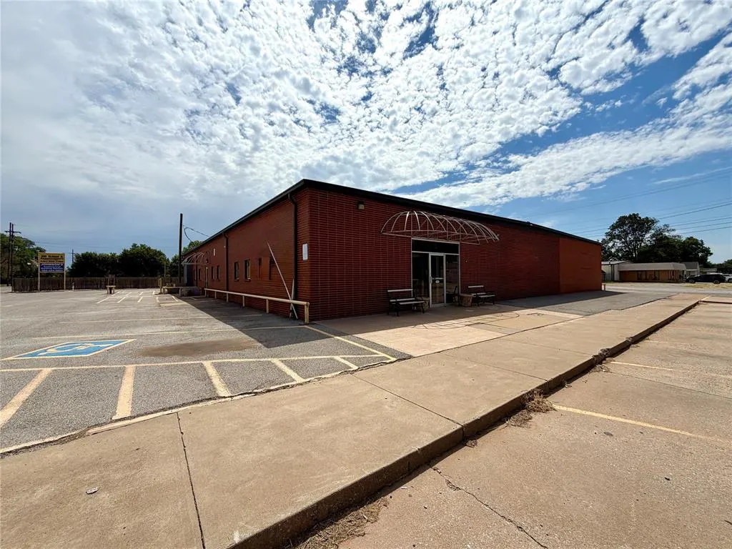 Photo 3 — 301 S 2nd Street, Chickasha, OK 73018