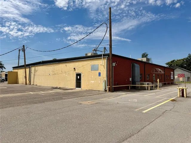 Photo 6 — 301 S 2nd Street, Chickasha, OK 73018