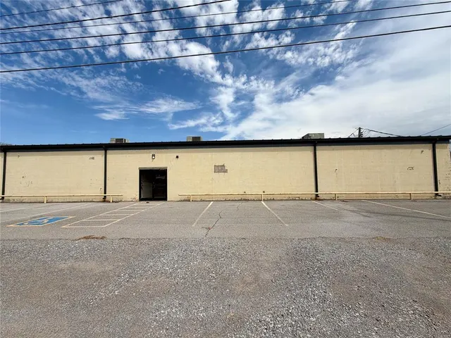 Photo 7 — 301 S 2nd Street, Chickasha, OK 73018