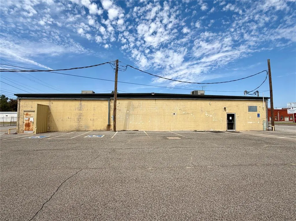 Photo 9 — 301 S 2nd Street, Chickasha, OK 73018
