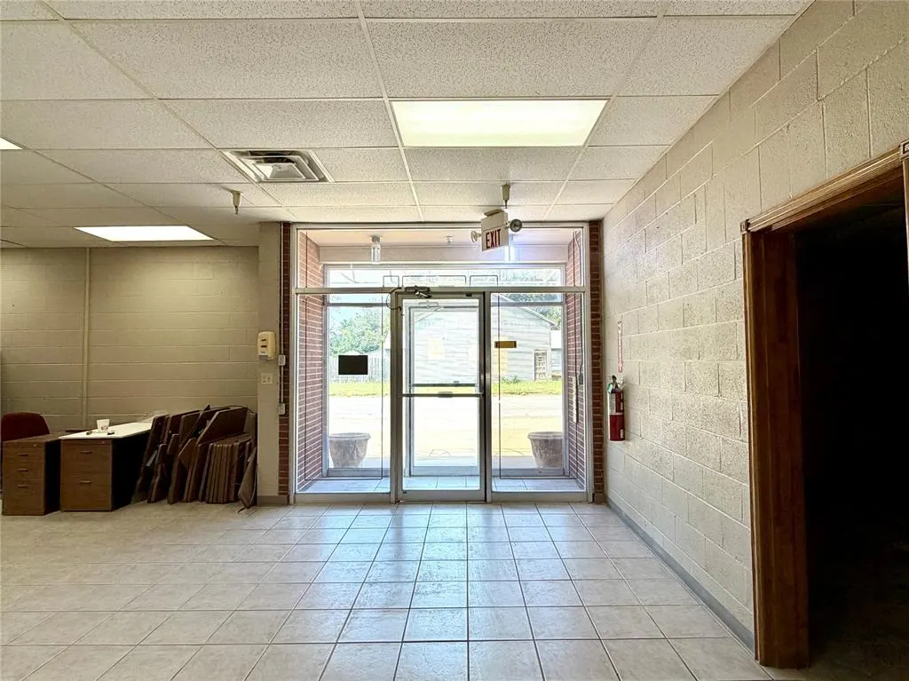 Photo 11 — 301 S 2nd Street, Chickasha, OK 73018