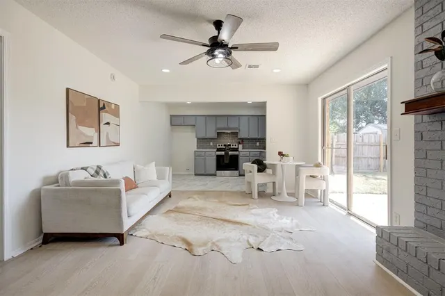 Photo 4 — 612 W Perry Drive, Mustang, OK 73064