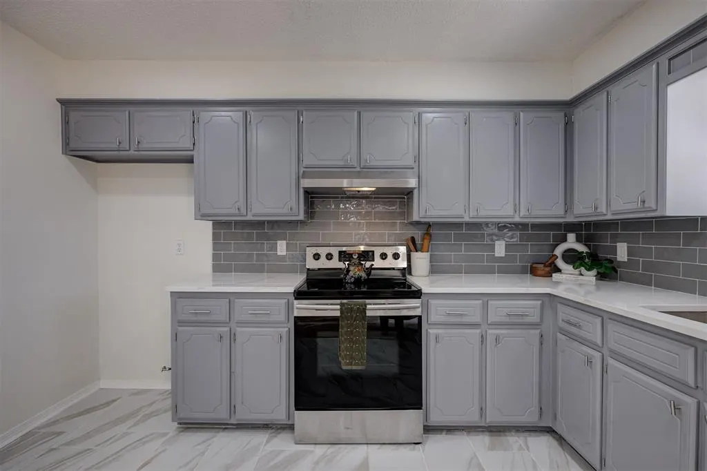 Photo 10 — 612 W Perry Drive, Mustang, OK 73064
