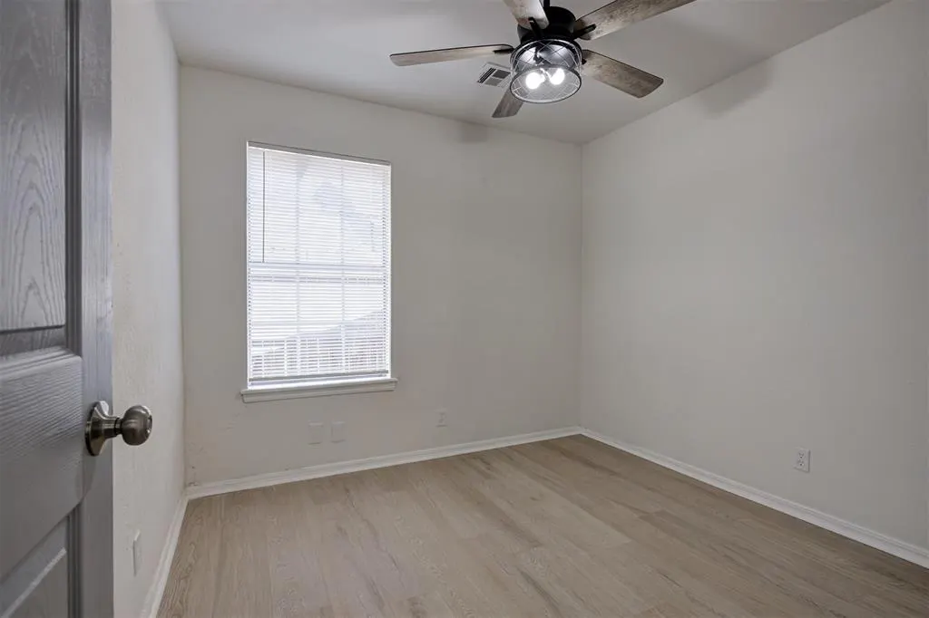 Photo 18 — 612 W Perry Drive, Mustang, OK 73064
